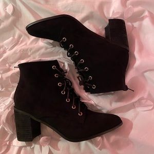 Chase & Chloe Lace Up Chunky Heel Bootie